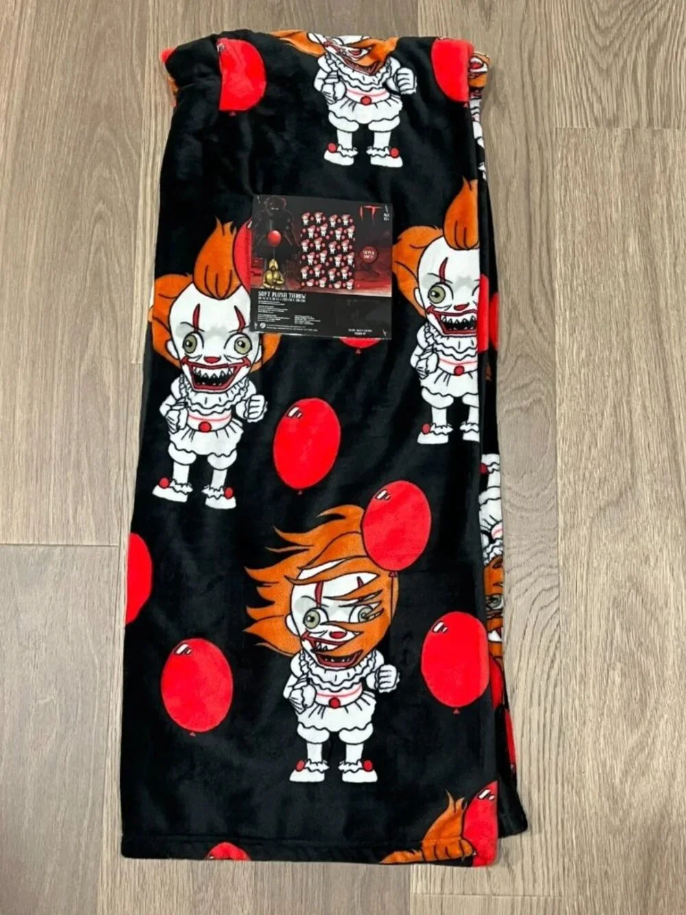 IT PENNYWISE Black Red Balloon Plush Throw Blanket 50x70 Horror WB Halloween NWT